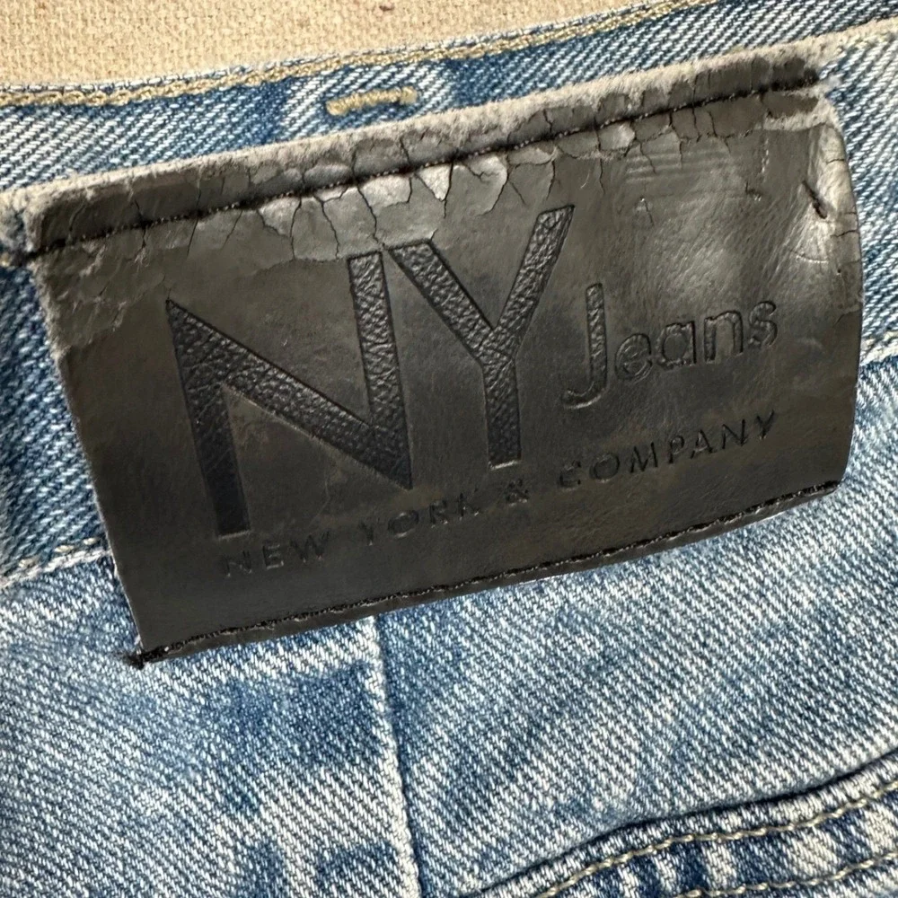 New York‎ Company Light Wash Denim Cutoff Shorts Size 12 high rise frayed